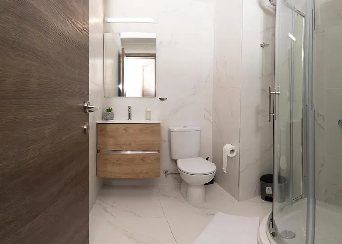 Appartments In The Historic Center Near Лимасол